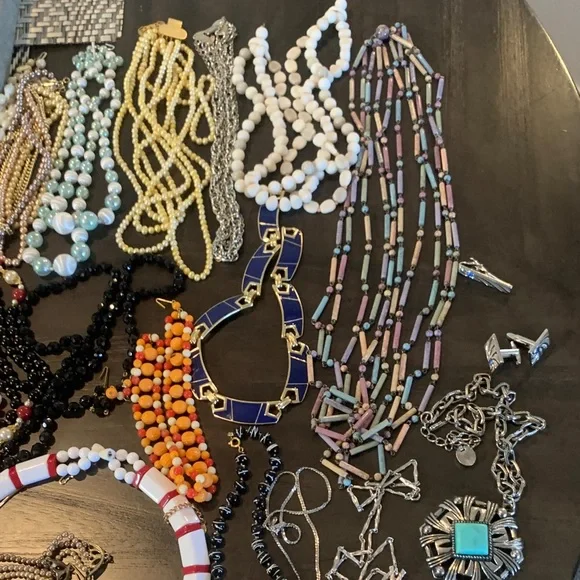 HUGE vintage jewelry lot! - Picture 7 of 7